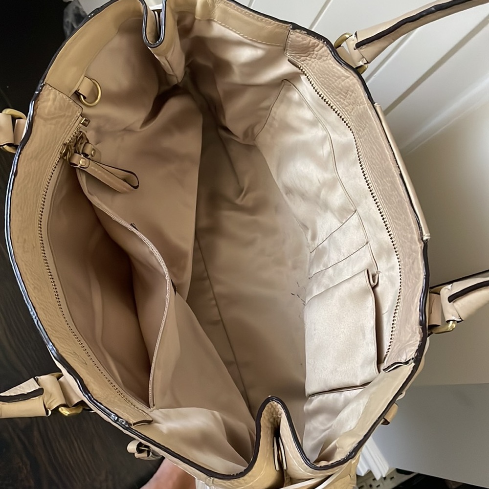 Coach light tan/cream Hampton shoulder bag. - Picture 4 of 16